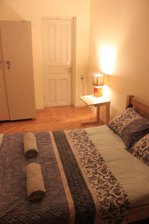 Hostel Bude Кутаиси Экстерьер фото